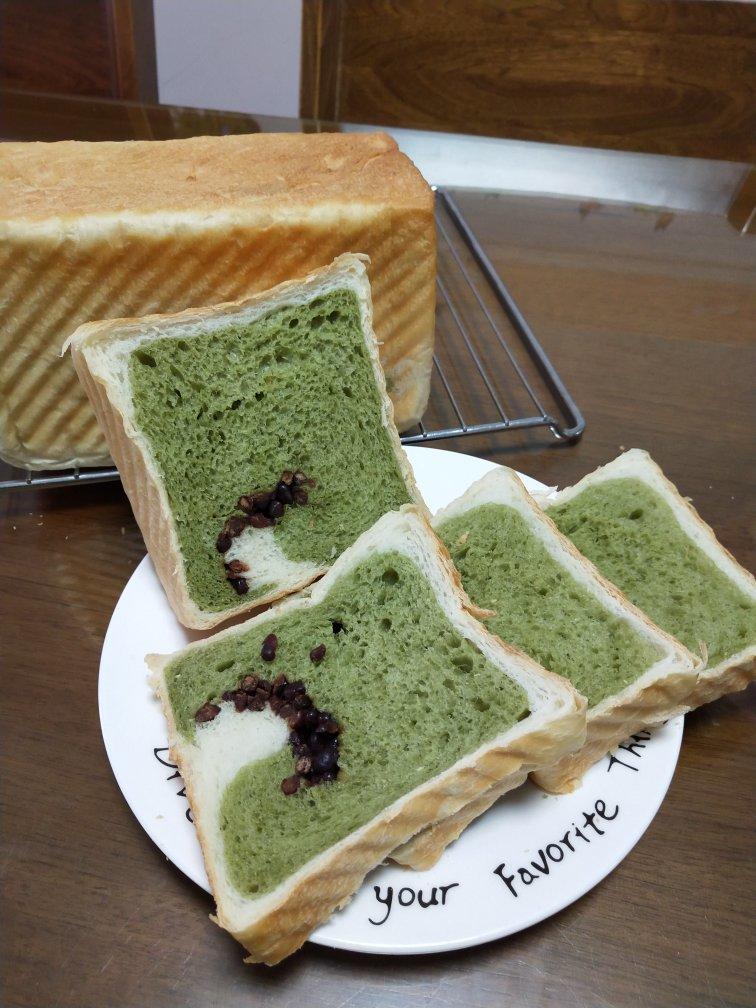 清香柔软的抹茶红豆吐司