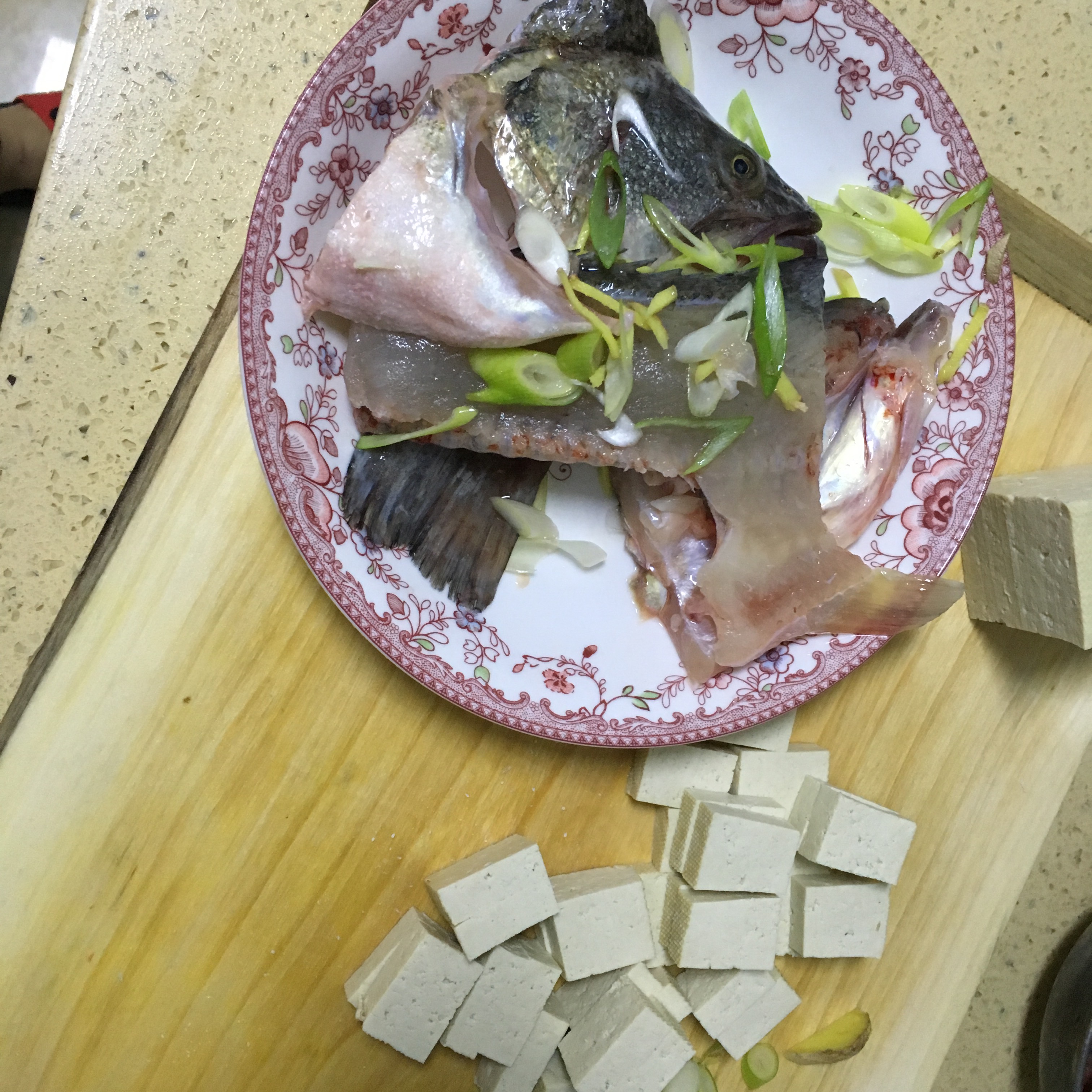 一鱼两吃之玉米鱼➕鱼头豆腐汤的做法 步骤4