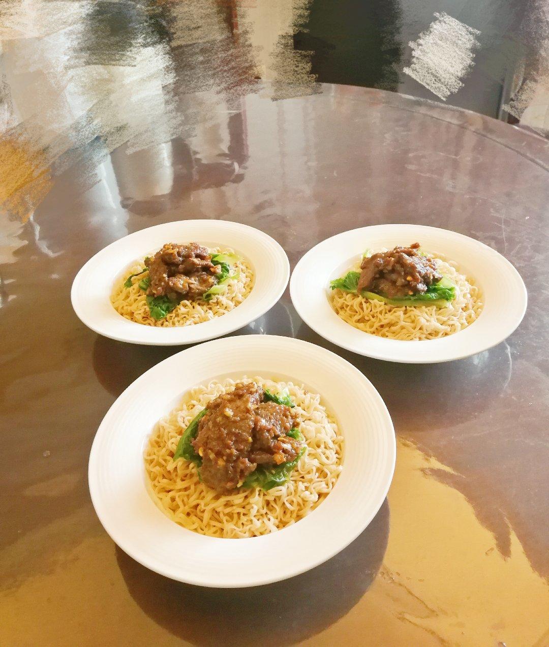 《茶餐厅情怀》沙嗲牛肉面