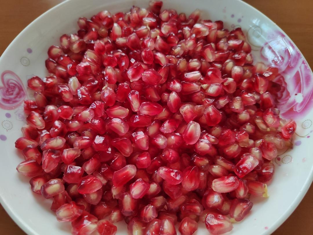 快速剥石榴，巧取石榴汁