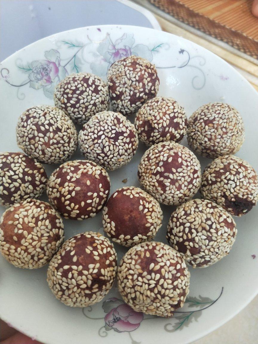 紫薯芝麻球