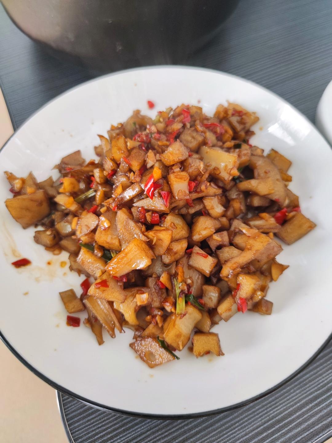 家常快手菜小炒藕丁真香