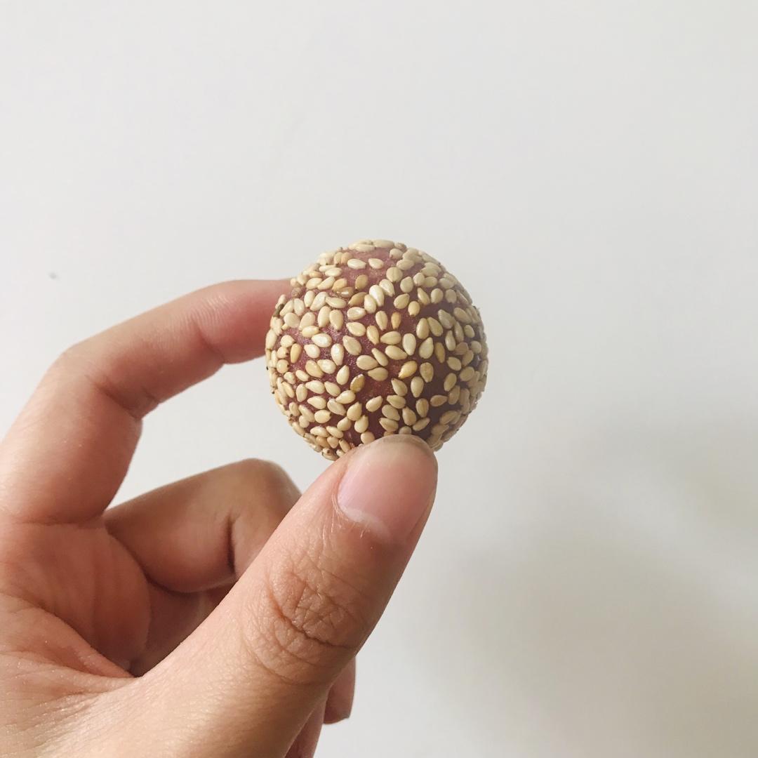 紫薯芝麻球