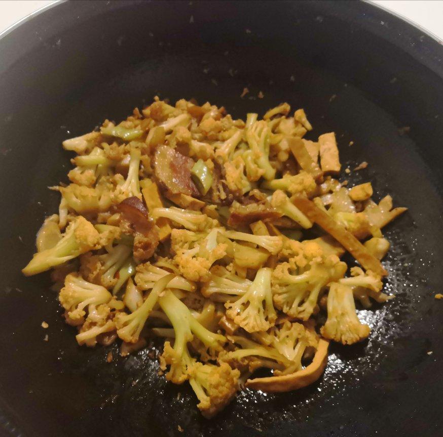 老丁的私房菜-干锅花菜