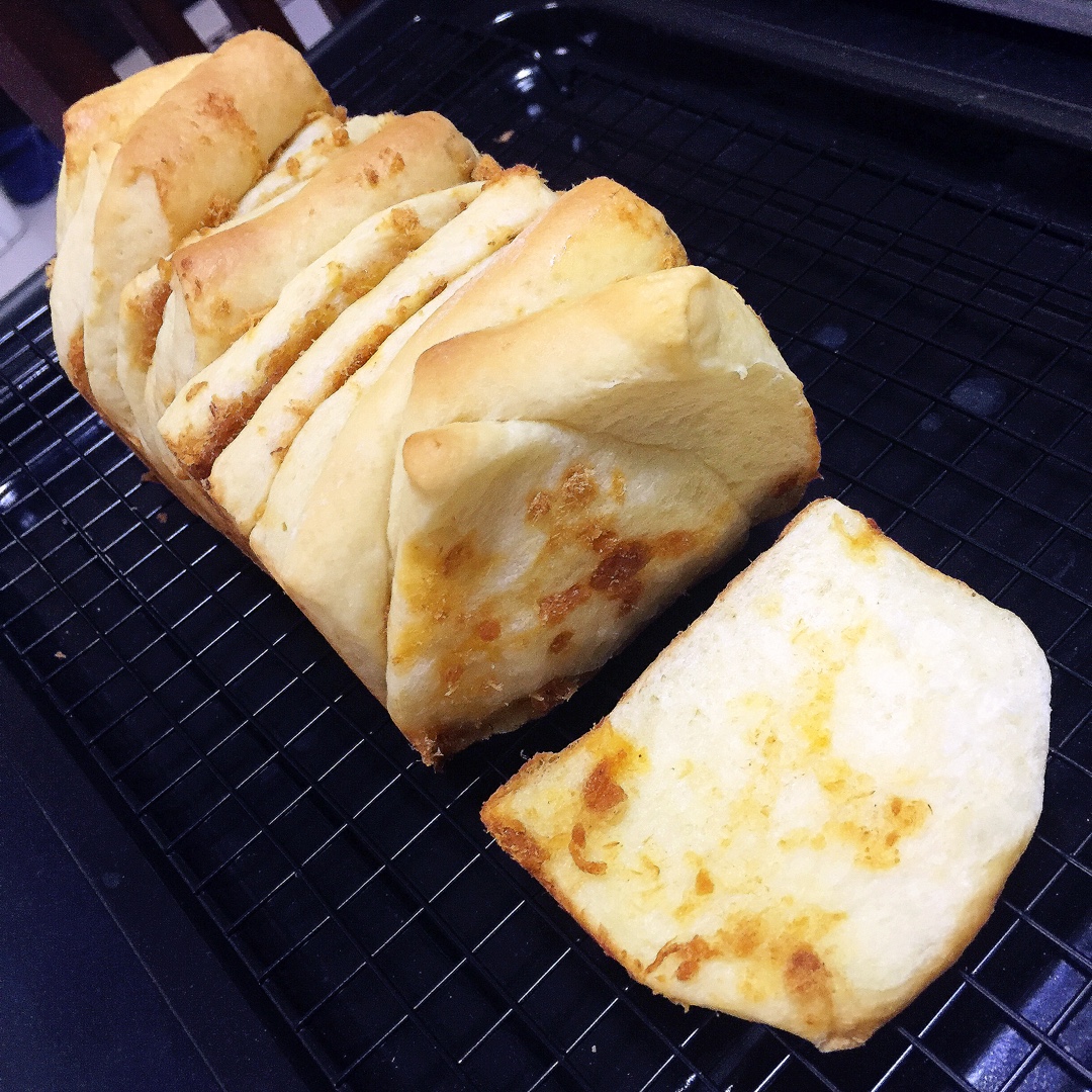 手撕千层肉松面包