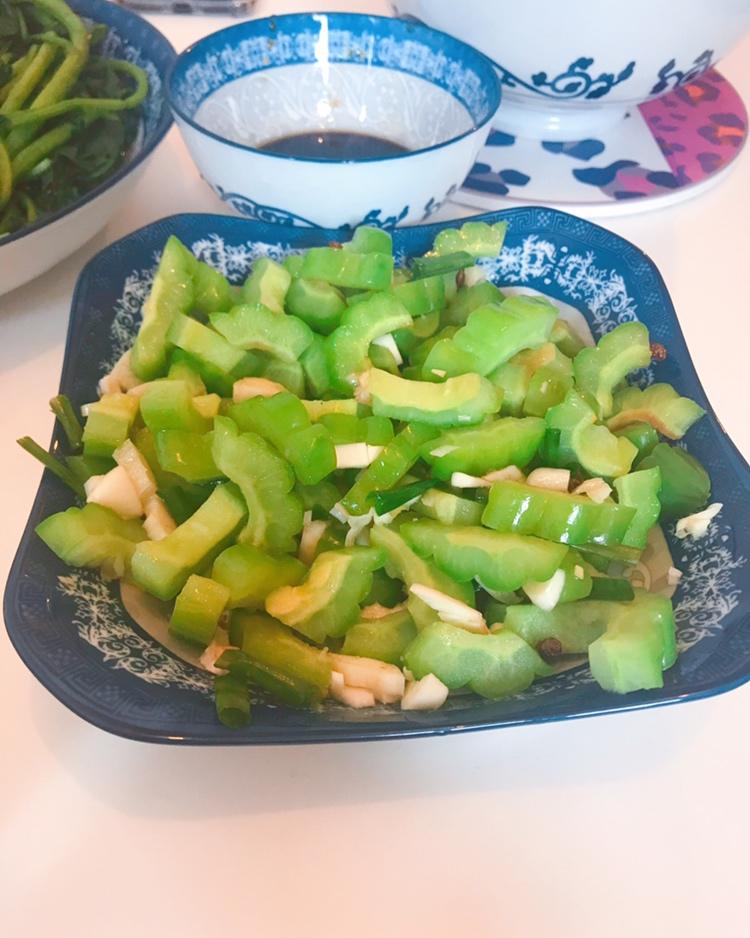 凉拌苦瓜