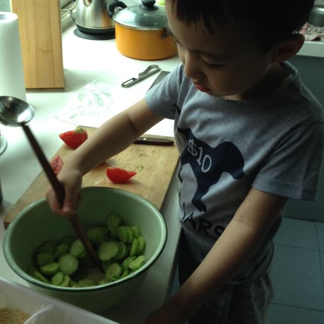 凉拌黄瓜—宝宝会做的菜的做法 步骤5