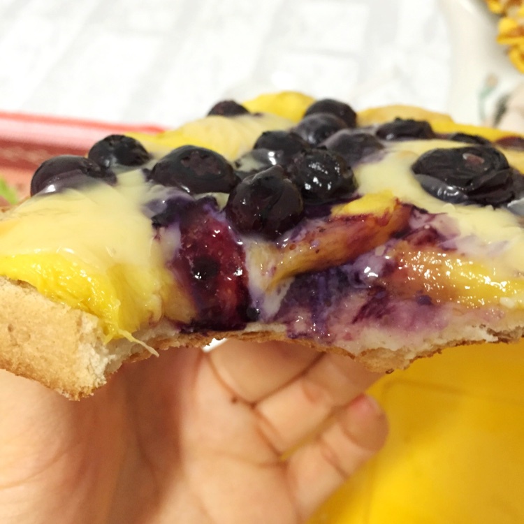 【原麦早餐】东风吉士堡：爆浆蓝莓欧包pizza+芒果冰沙