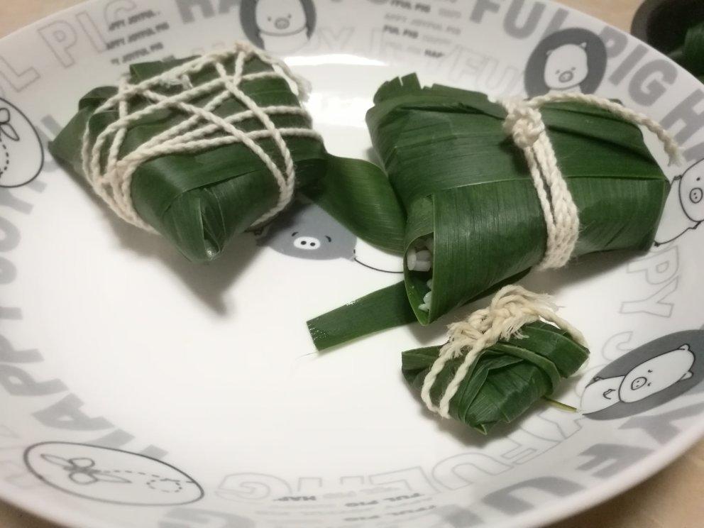 【视频】枣泥粽子～（婆婆演示 传统四角粽包法）吃枣粽再也不用吐枣核了