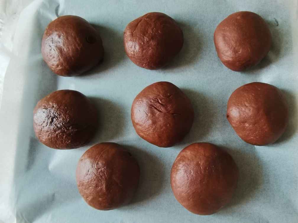 双重巧克力口感，网红“黑眼豆豆”面包🍞的做法 步骤11