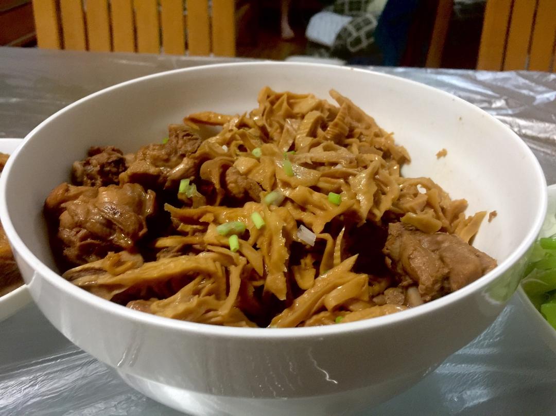 笋衣（笋干）烧鸭腿