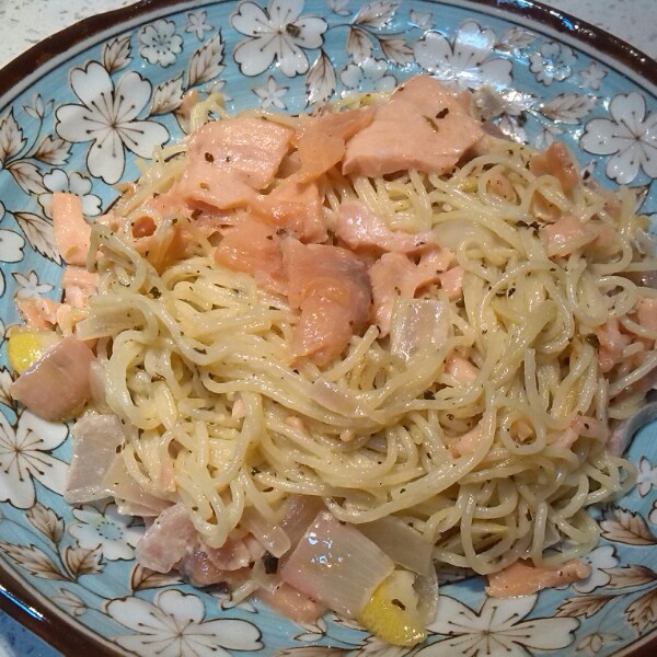 柠香意粉佐莳萝烟熏三文鱼