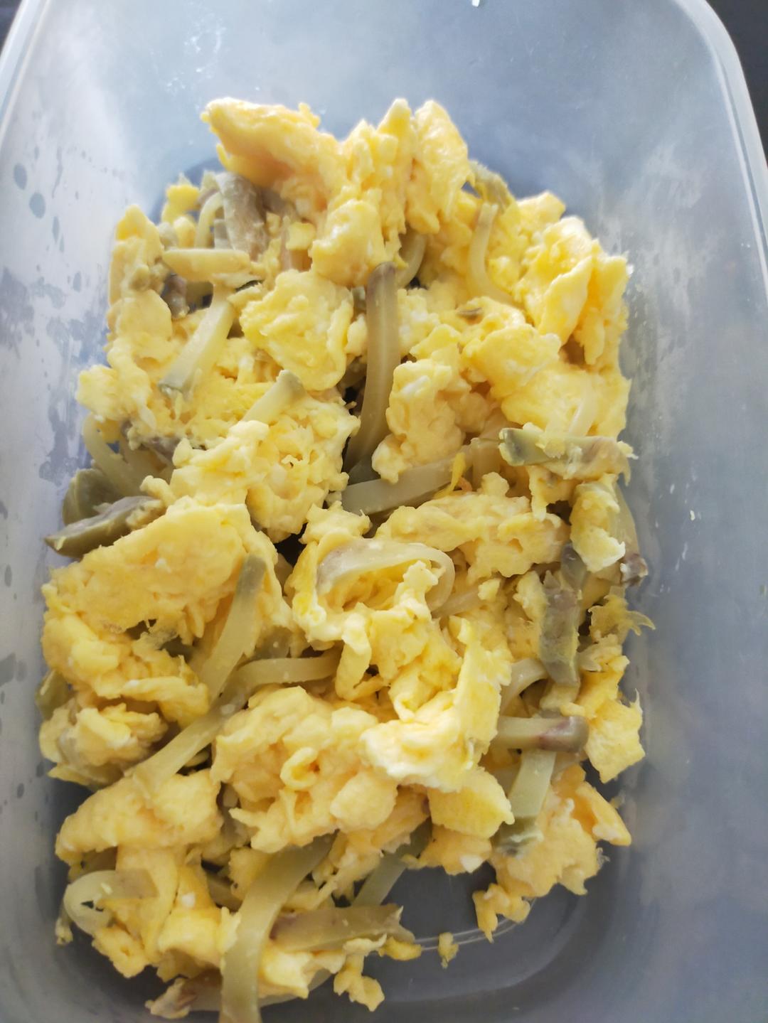 榨菜炒鸡蛋