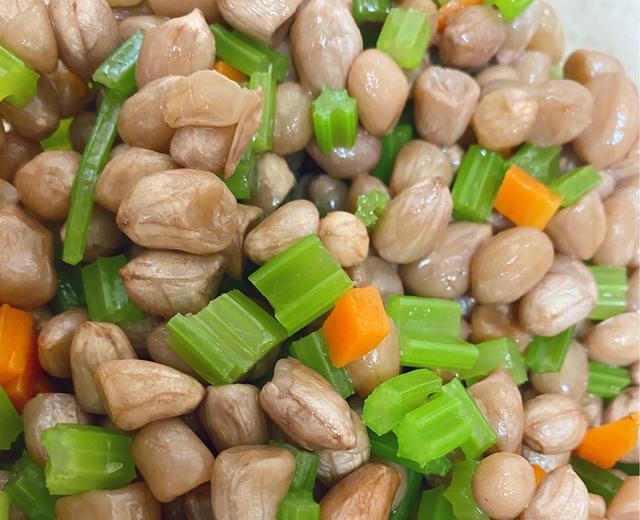 简单无底线的芹菜花生米的做法