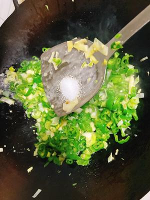 超级下饭菜：葱辣蒜的做法 步骤3
