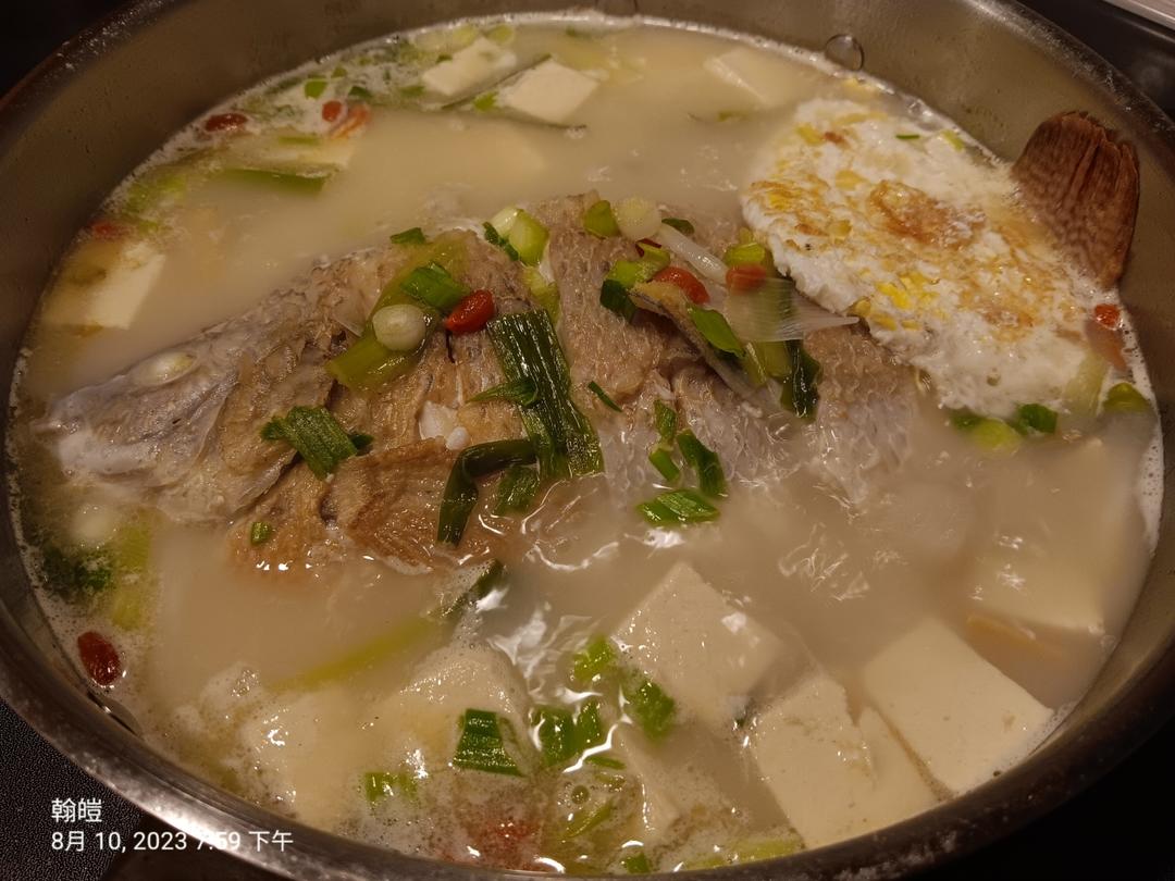 这样做的鲫鱼汤超好喝，奶白奶白的