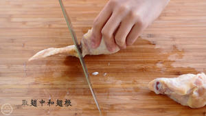完美还原《花间提壶方大厨》的红薯鸡翅，好吃炸了（视频）的做法 步骤1