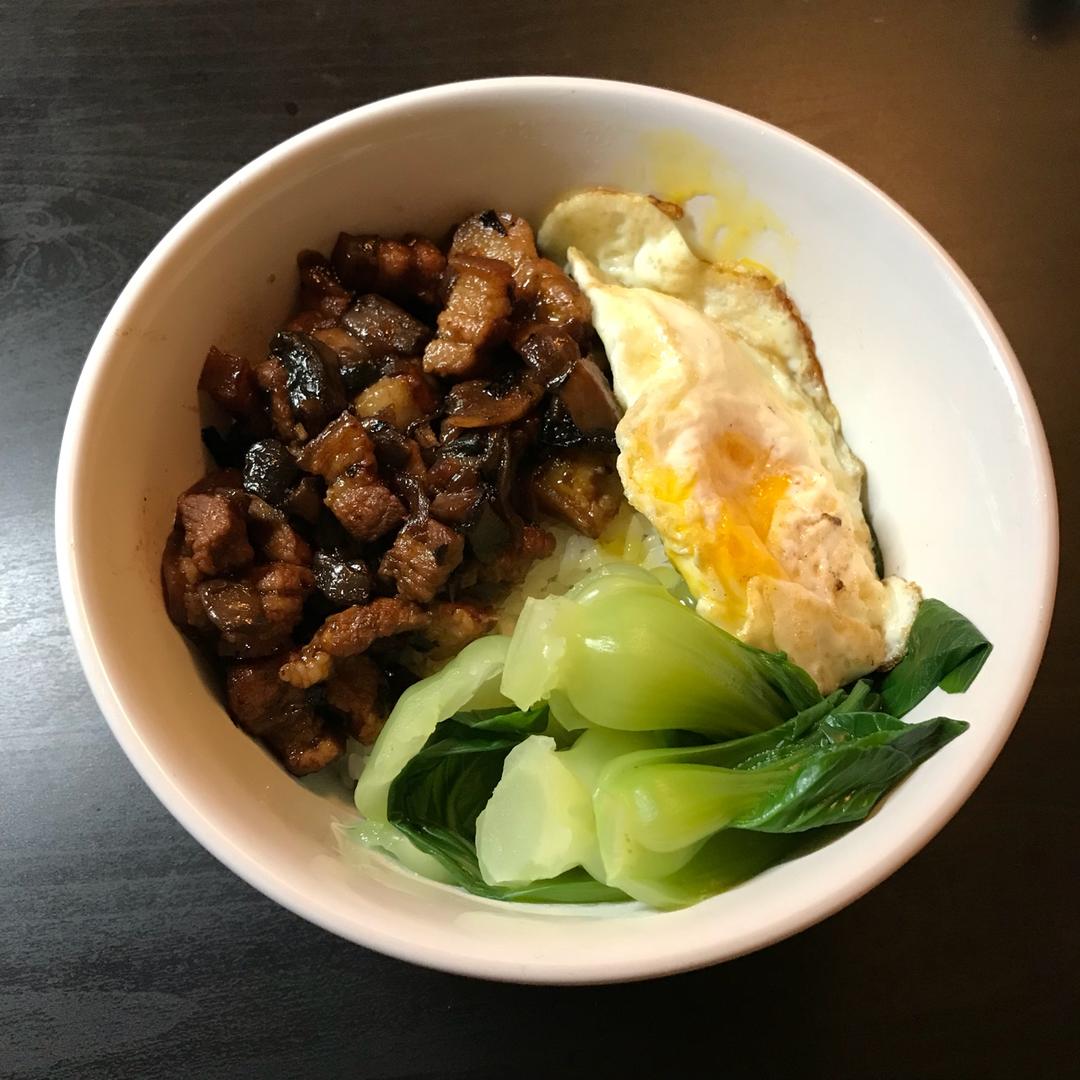洋葱酥卤肉饭