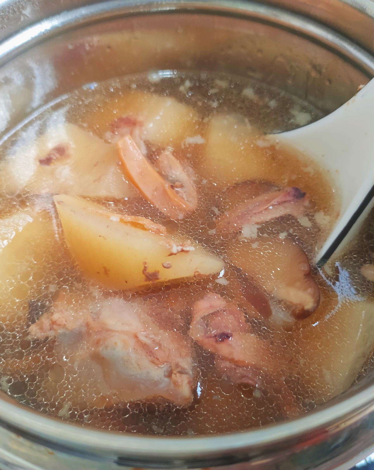 白萝卜鱿鱼香菇排骨汤