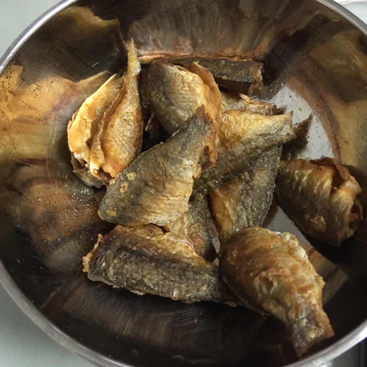 干炸鲫鱼
