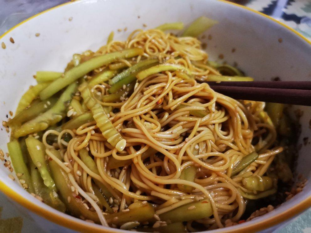 酸辣凉拌面，天热就爱吃这口