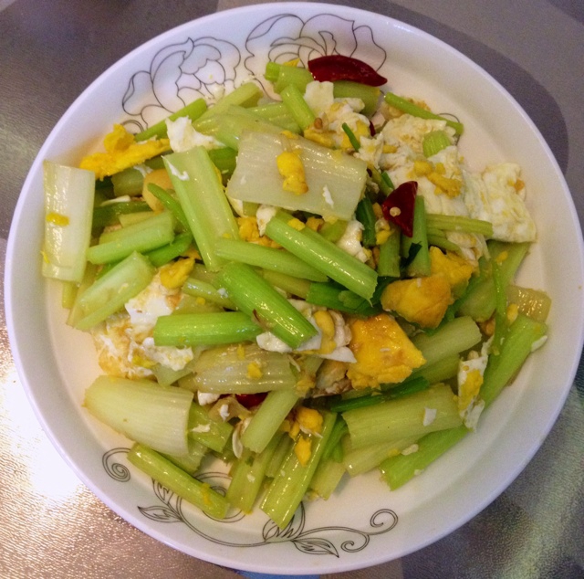 芹菜炒鸡蛋
