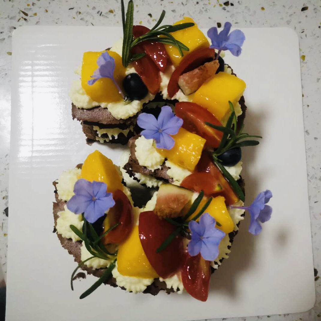 数字生日蛋糕（不用抹面技巧，新手也能搞定的高颜值水果裸蛋糕）