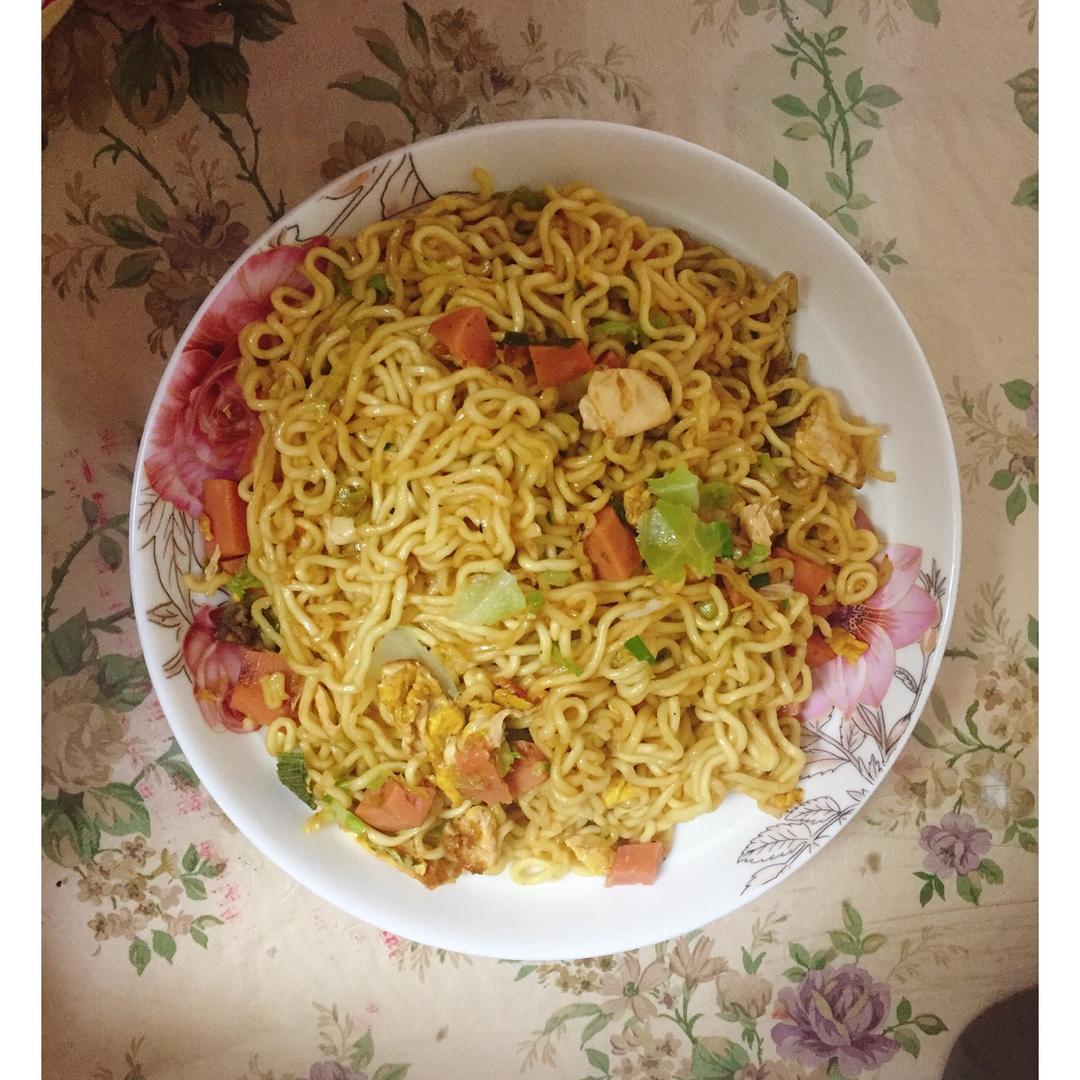 路边摊风味炒方便面