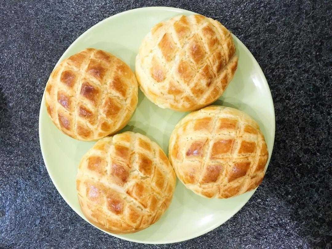 好吃到炸裂的港式菠萝包（附带制作酥皮的小视频）