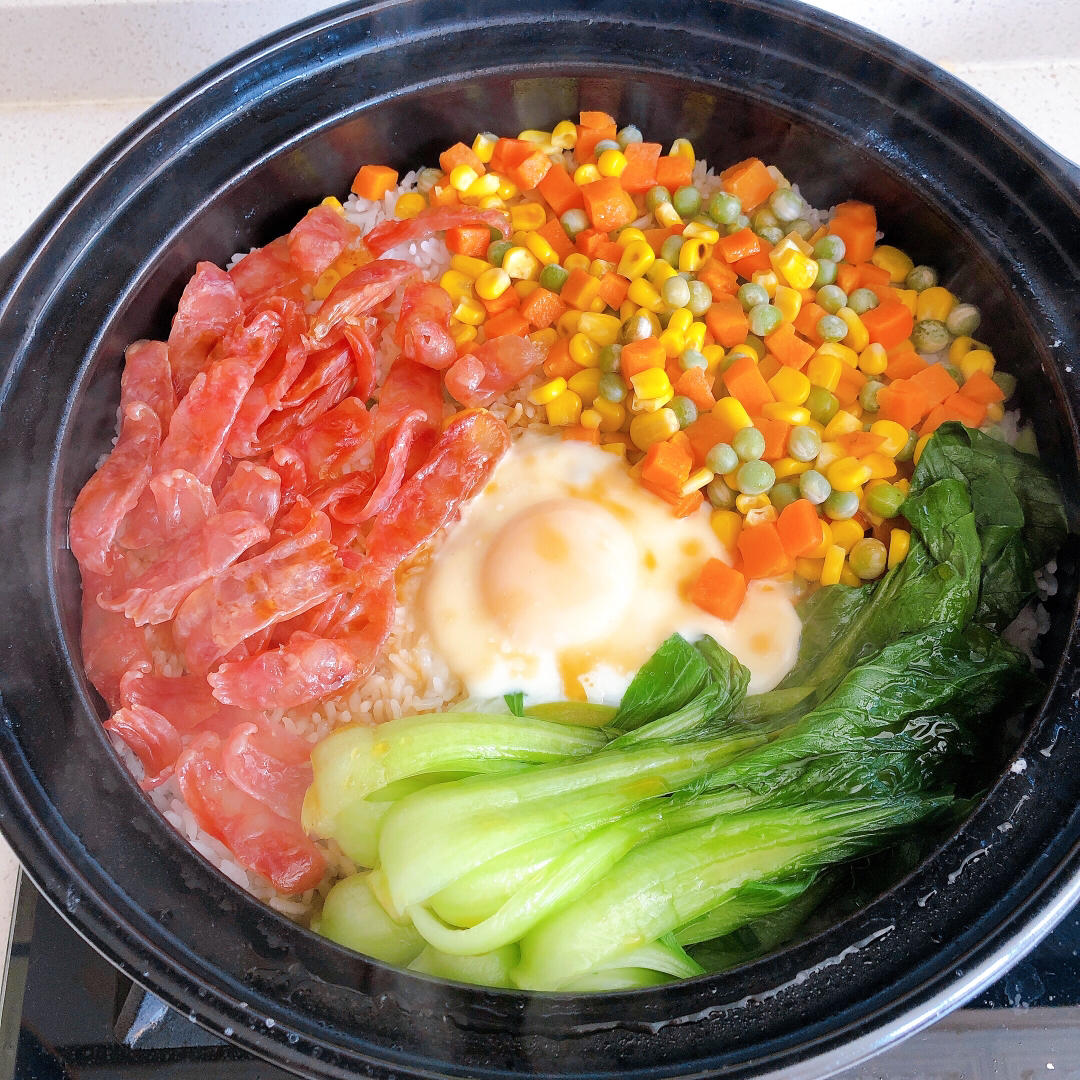 广式腊味煲仔饭
