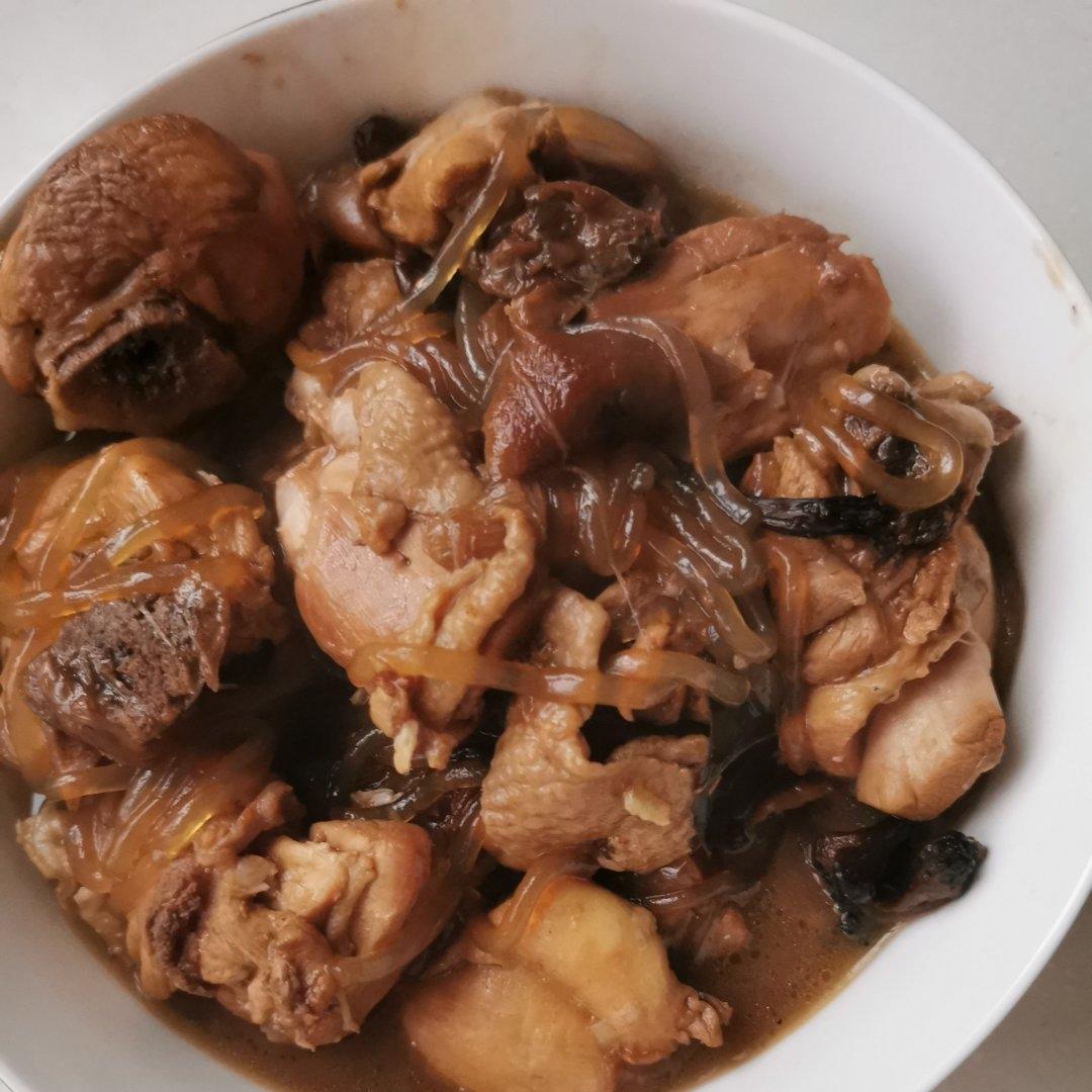 厨师长教你：“小鸡炖蘑菇”的家常做法，汤鲜肉美味，先收藏起来