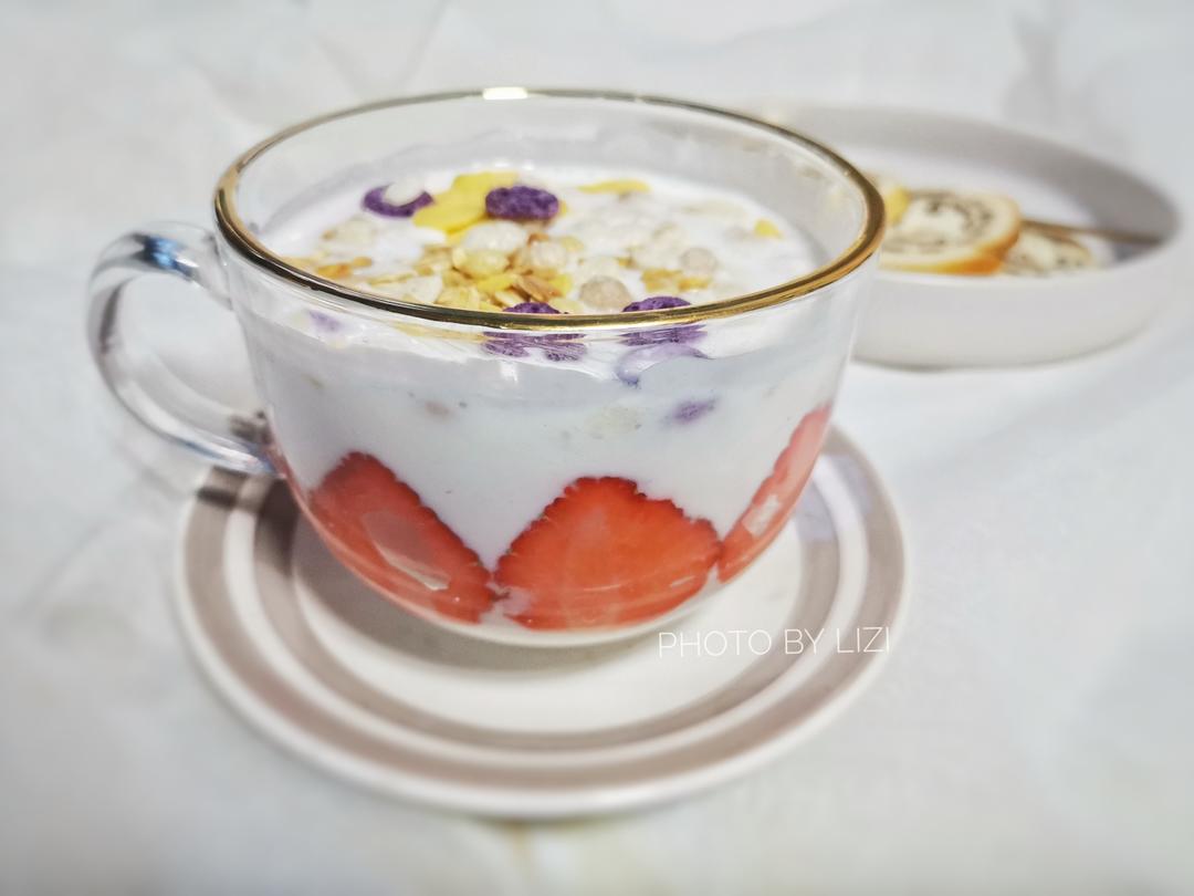 草莓🍓奥利奥酸奶杯
