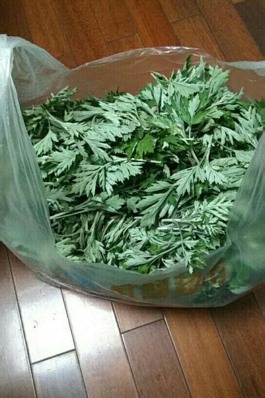 悠然而至做的青团原料艾草泥汁的做法