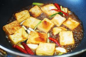 软嫩鲜香的豆腐鱼腩煲的做法 步骤6