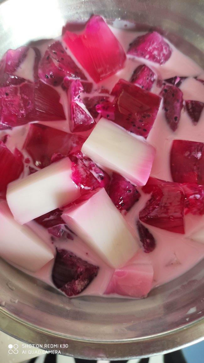 就像有句话所说：成年人的世界里，从来就没有“容易”二字。很多时候，你只能单枪匹马，直面生活的兵荒马乱。