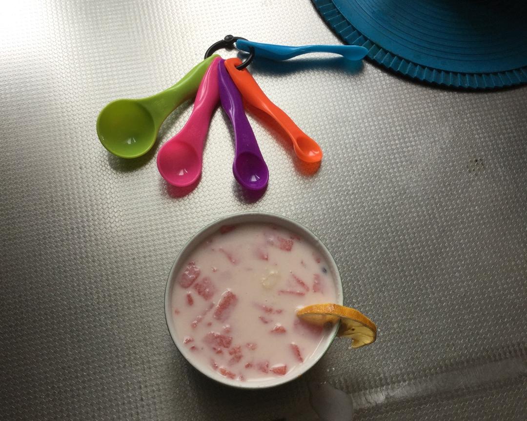 西瓜水蜜桃酸奶茶