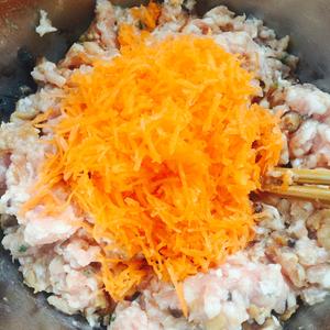 芹菜胡萝卜香菇开洋猪肉水饺的做法 步骤1