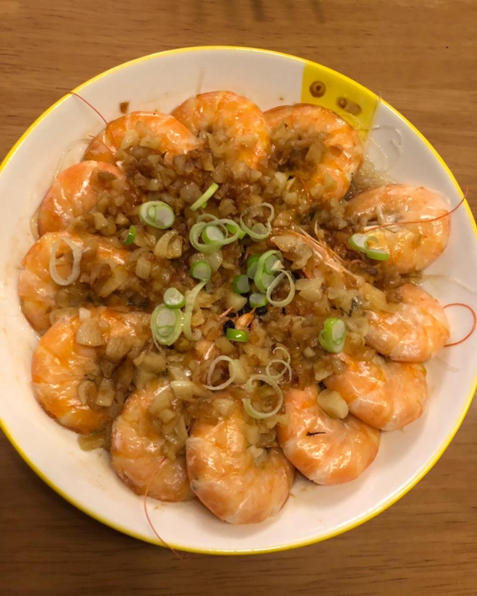 虾最美味的吃法必须是这个——蒜蓉蒸虾（多动图，孔瑶的食谱）