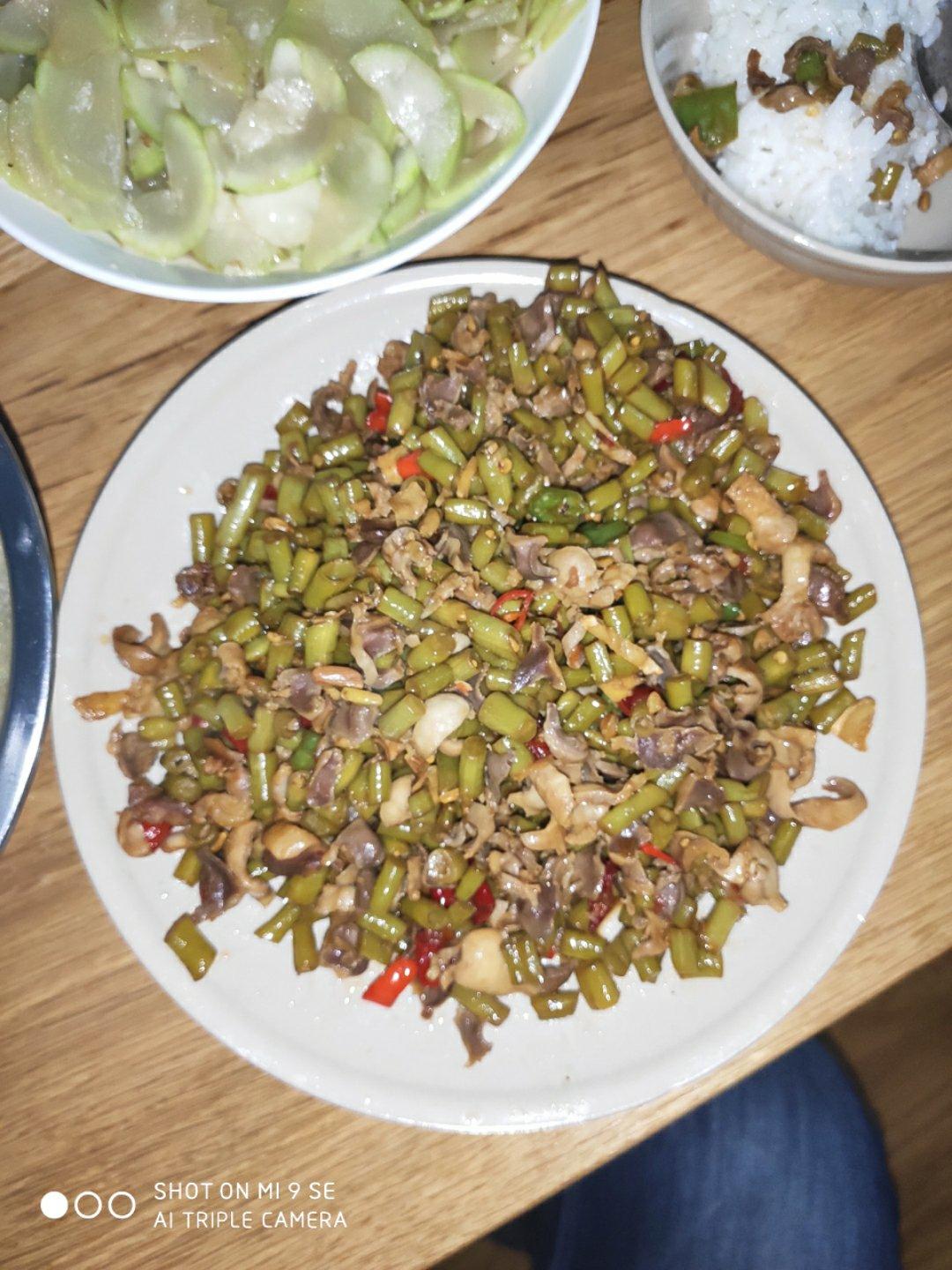 酸豆角炒鸡胗