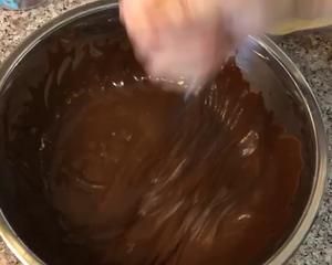 不易消泡的Nutella巧克力蛋糕（8寸生日蛋糕胚）的做法 步骤9