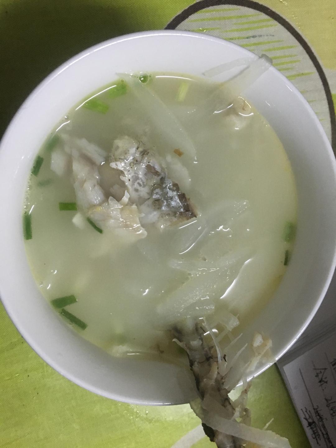 清炖萝卜丝鲫鱼汤