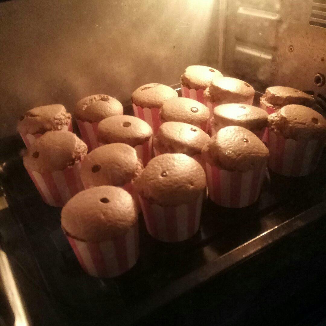 软绵绵戚风纸杯蛋糕