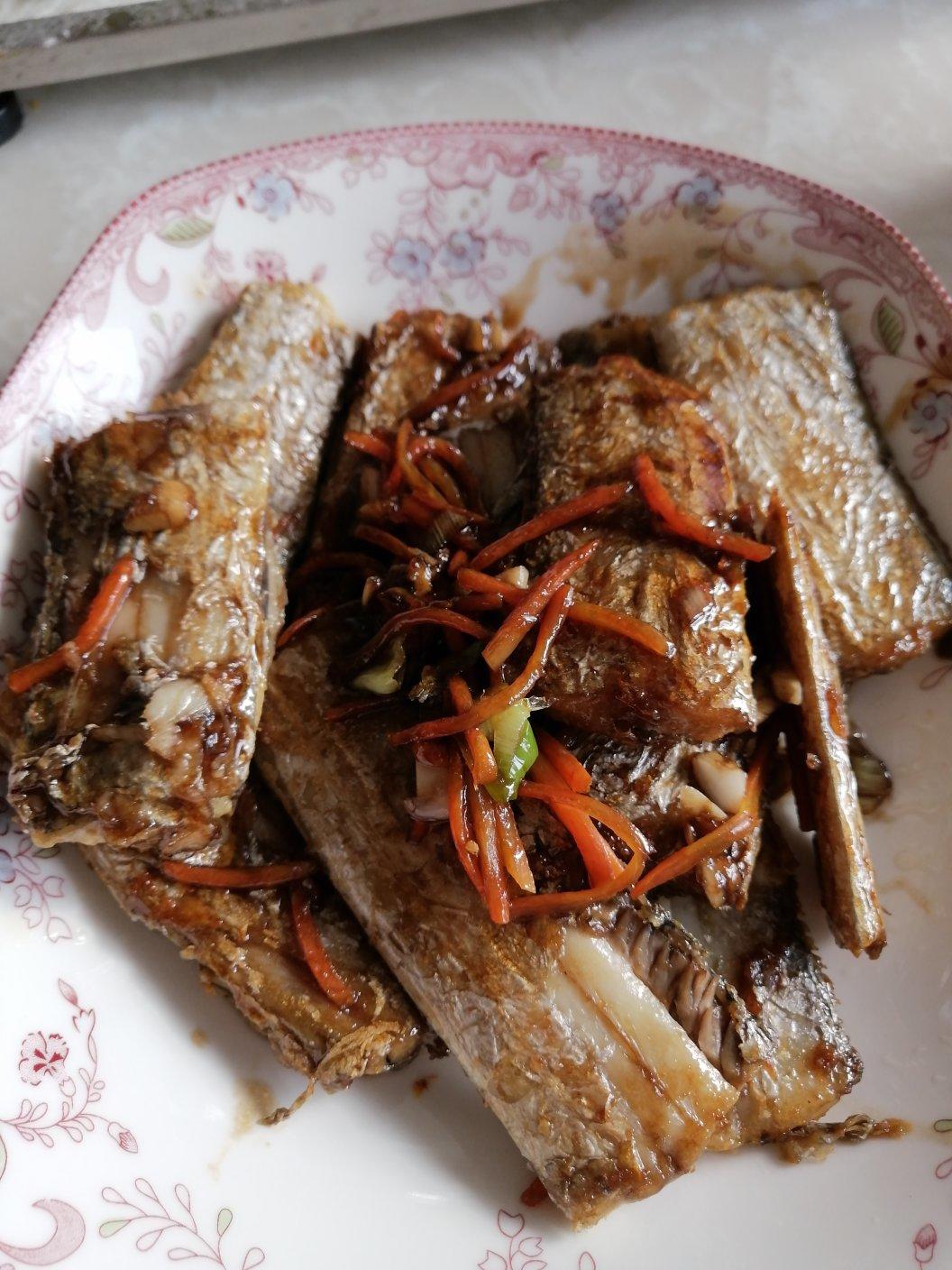 红烧带鱼最经典最家常的做法 可当热菜也可是冷盘 味道都一样好