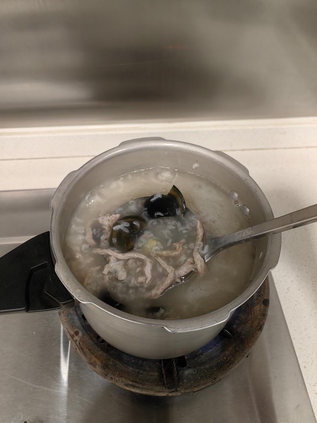 十五分钟快手之香滑皮蛋瘦肉粥(附五分钟电饭煲电压力锅更快捷方法)
