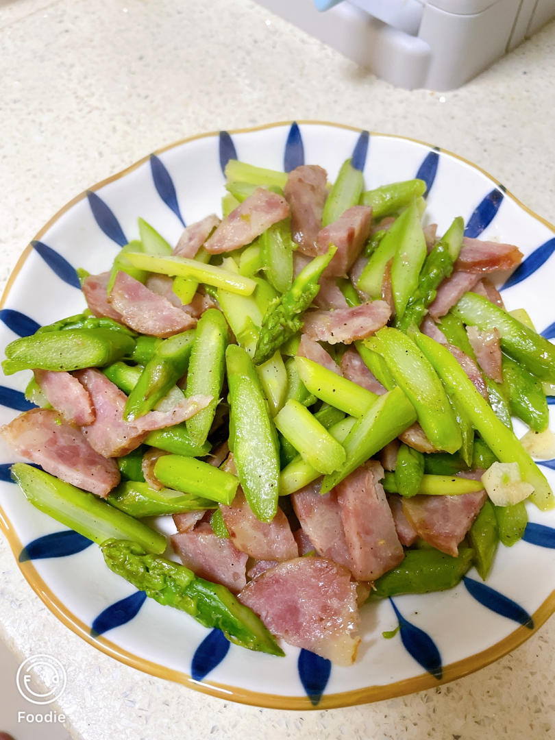 春季快手菜-芦笋炒腊肠