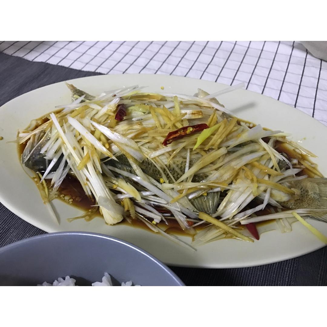 豉油清蒸鱼 清蒸鲈鱼