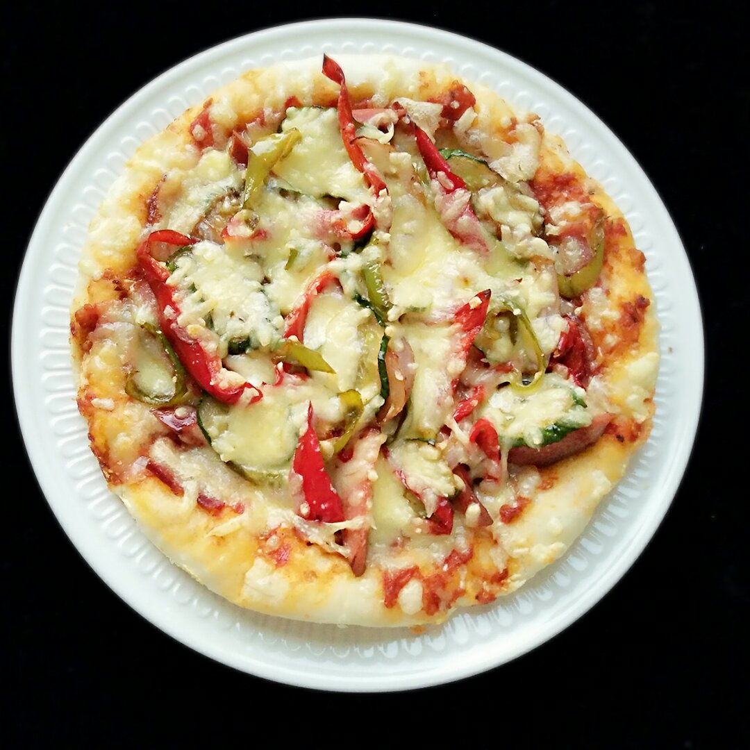 萨拉米薄底披萨 Salami Pizza