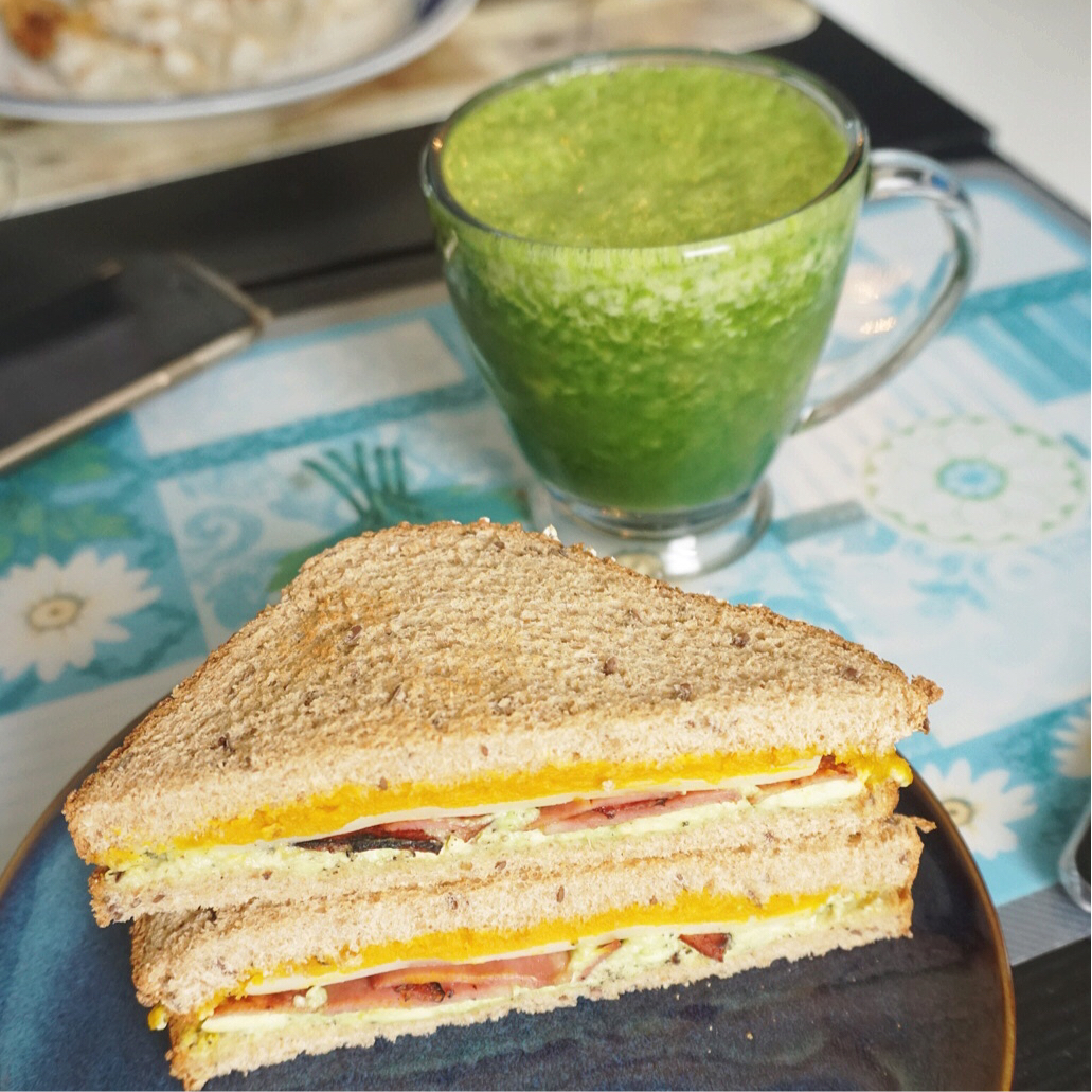 南瓜牛油果培根芝士全麦三明治