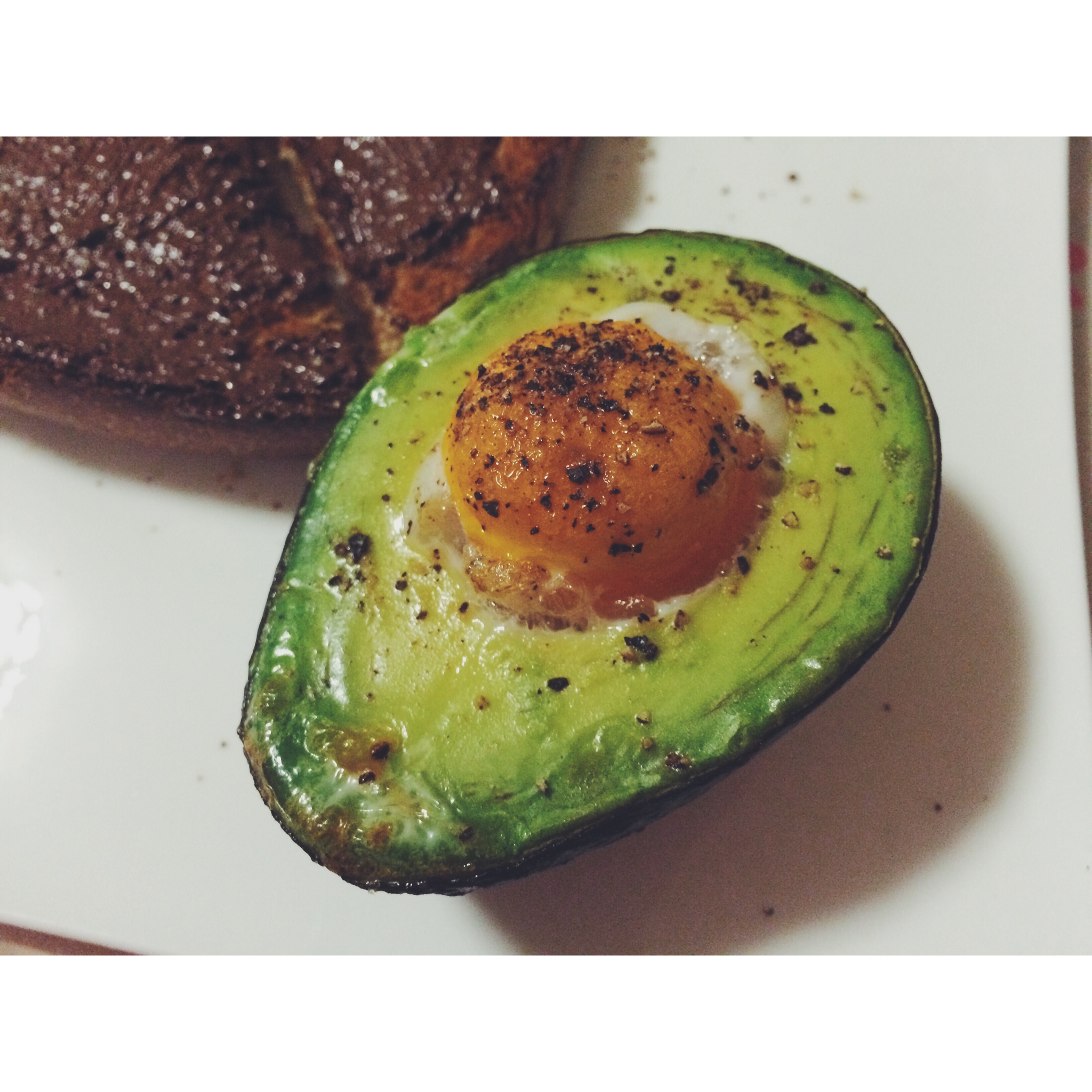 吥在末尾做的牛油果烤鸡蛋