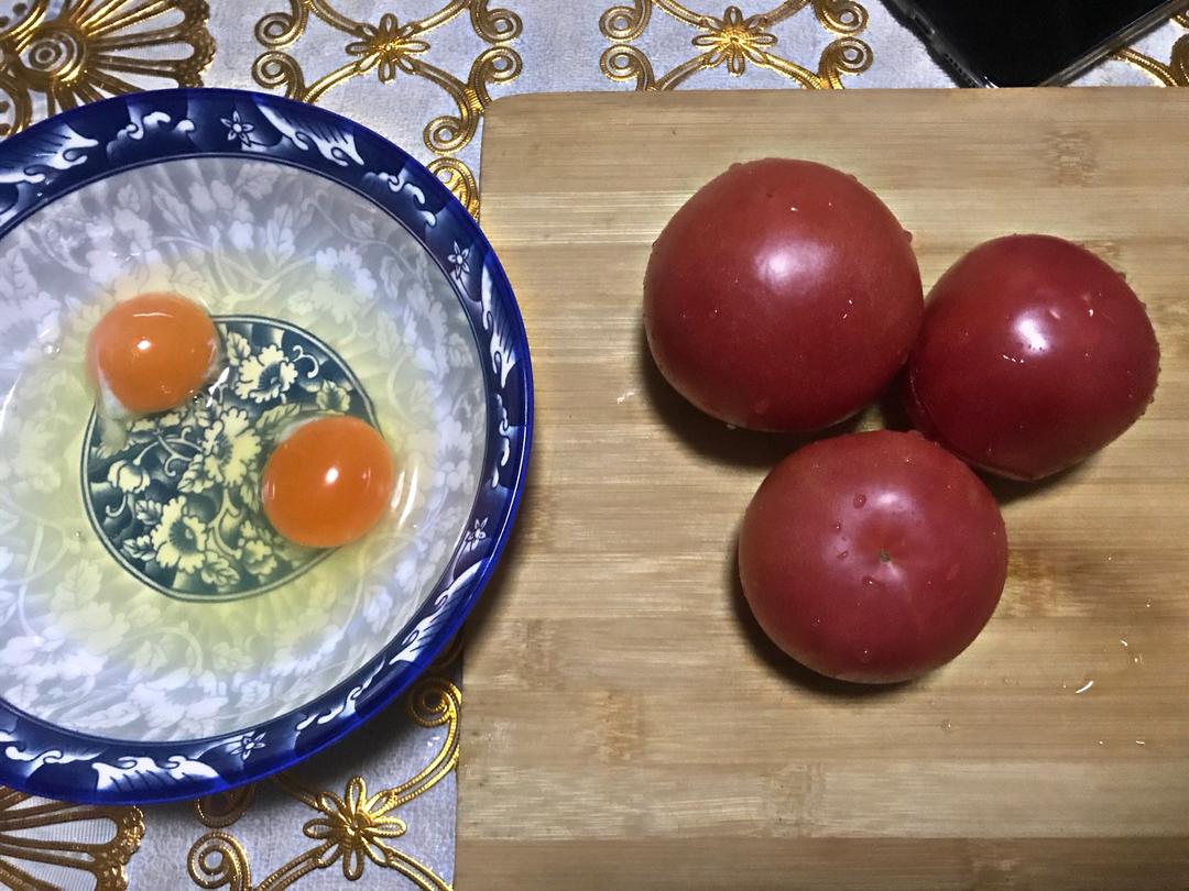 西红柿🍅炒鸡蛋🥚的做法 步骤1